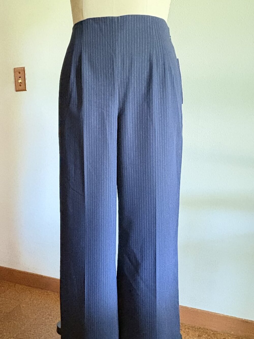 Calvin Klein Navy Blue Pinstripe High-Waisted Wide-Leg Dress Pants – 10 Petite